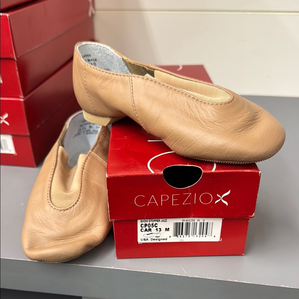 Capezio Tan Leather Dance Shoes (13 M)